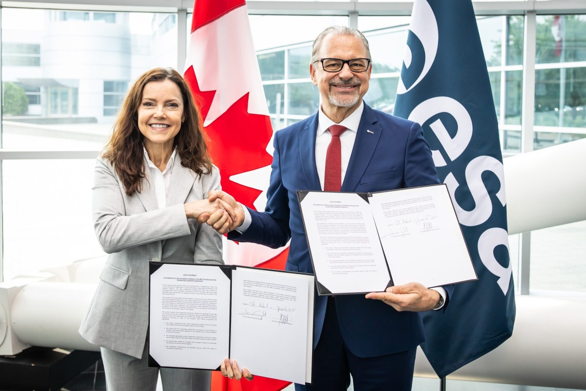 European Space Agency Director General Josef Aschbacher and Canadian Space Agency (CSA) President Lisa Campbell sign a cooperation agreement between Europe and Canada June 6 at CSA headquarters. Credit: CSA